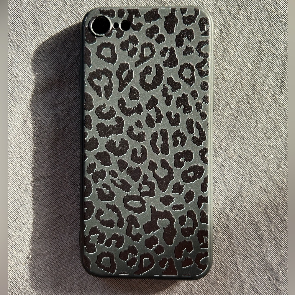 Black Cheetah iPhone 7/8/SE case